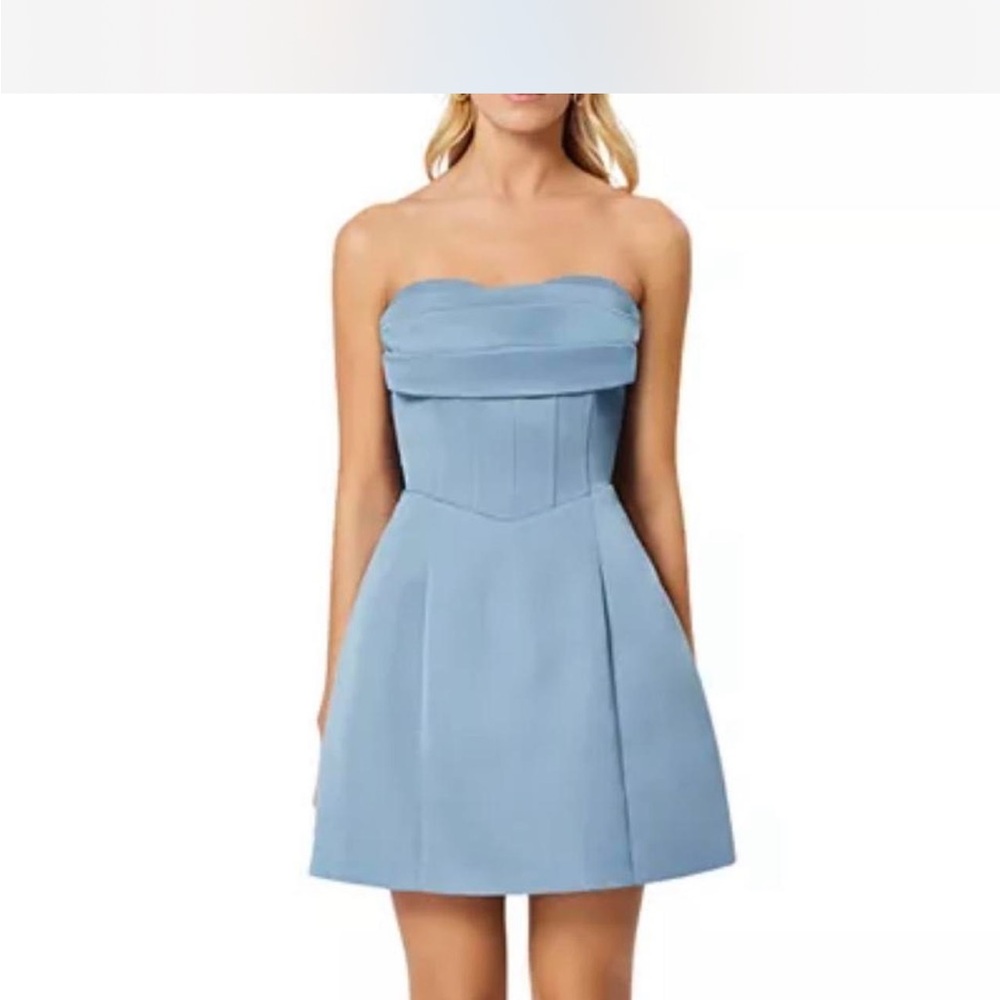 Elliatt Blue Strapless Pleated Sundress